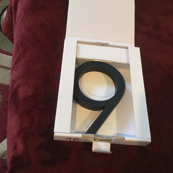 Design within Reach house number 6 -9 - Picture 3 of 5